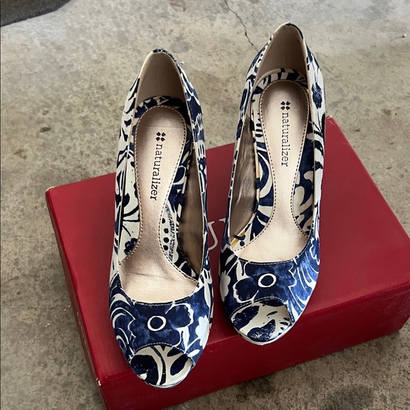 Naturalizer Blue and White Floral Heels - Picture 1 of 3